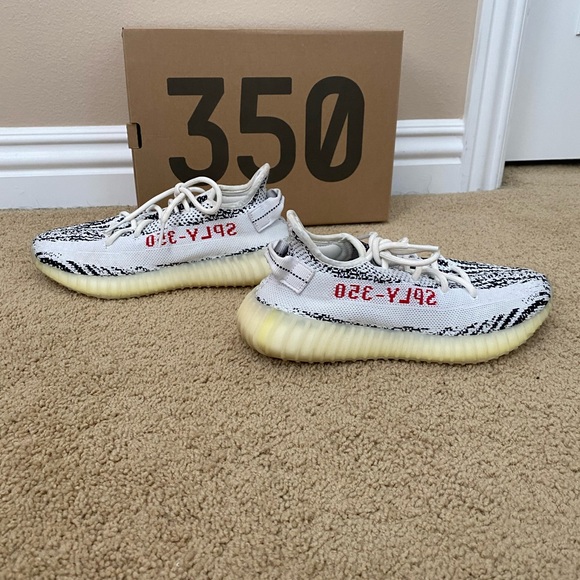 YEEZY BOOST 350 V2 WHITE CORE BLACK RED - Picture 5 of 10